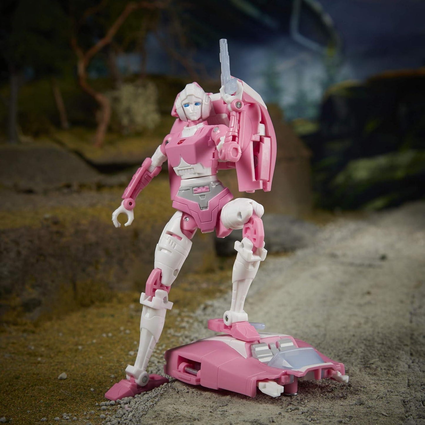 Transformers Toys Generations War for Cybertron: Earthrise Deluxe WFC-E17 Arcee - ToyRift